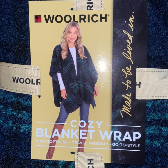 Woolrich Blanket Wrap - NWT - Picture 2 of 4